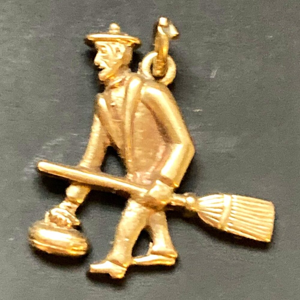 Delightful signed vintage curler charm or pendant in 10K gold